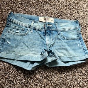 Hollister size 25